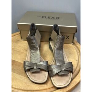 The Flexx Sandals Womens 10 Metallic Pewter Band Together Elastic Wedge Comfort